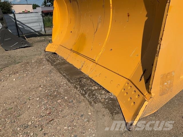 Dressta TD25M Buldozer sobre oruga
