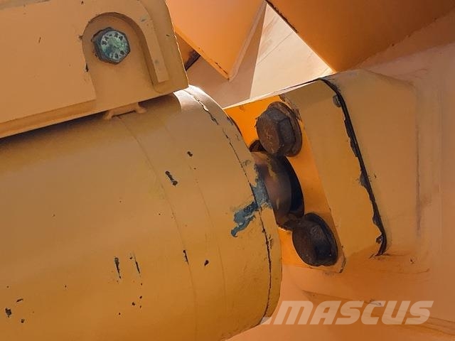 Dressta TD25M Buldozer sobre oruga