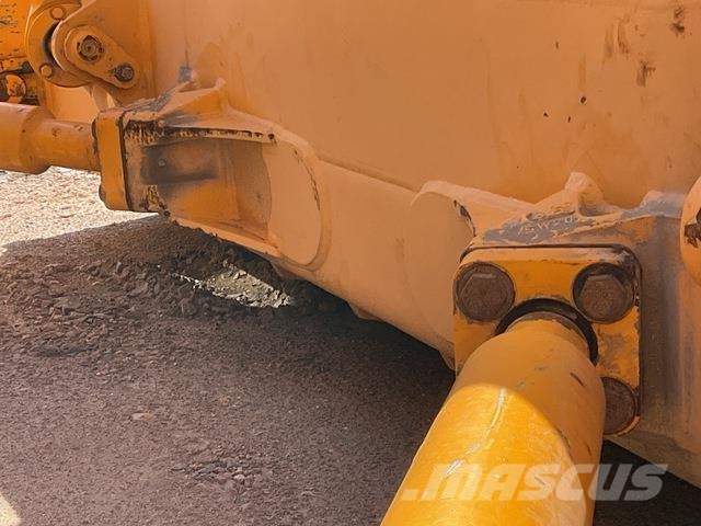 Dressta TD25M Buldozer sobre oruga