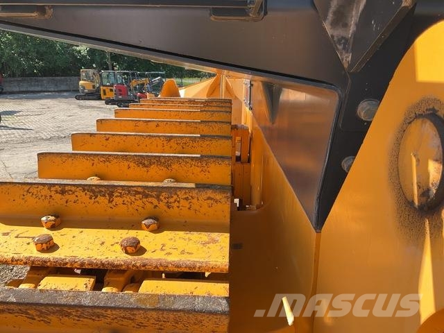 Dressta TD25M Buldozer sobre oruga