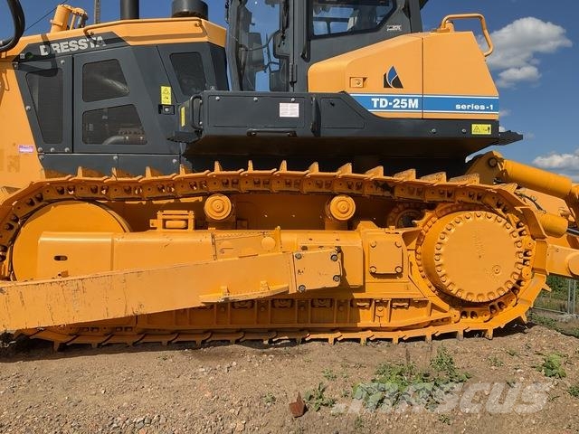 Dressta TD25M Buldozer sobre oruga