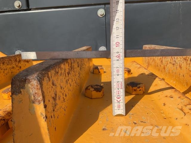 Dressta TD25M Buldozer sobre oruga