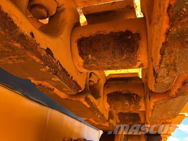 Dressta TD25M Buldozer sobre oruga