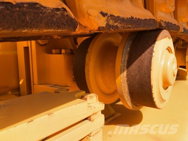 Dressta TD25M Buldozer sobre oruga