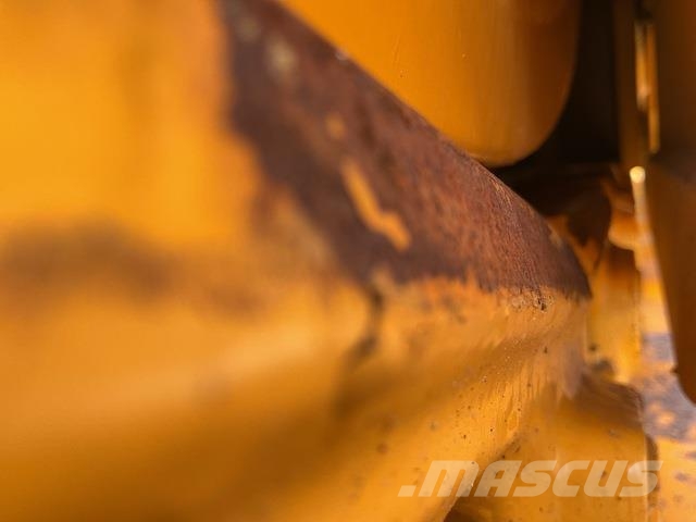 Dressta TD25M Buldozer sobre oruga