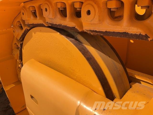 Dressta TD25M Buldozer sobre oruga