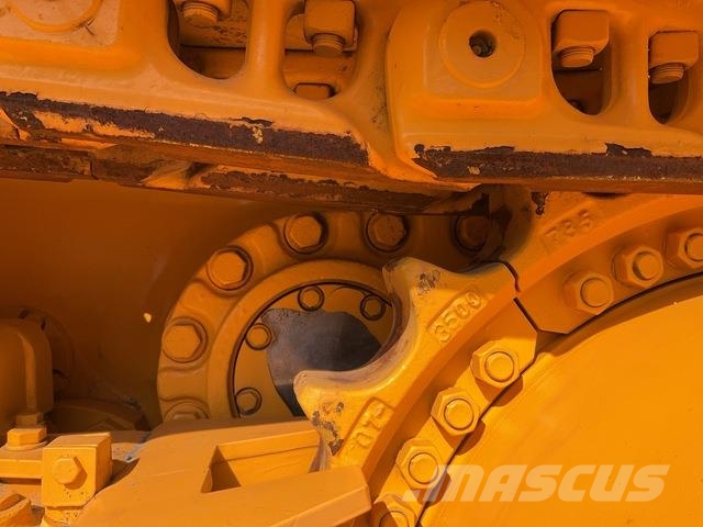 Dressta TD25M Buldozer sobre oruga
