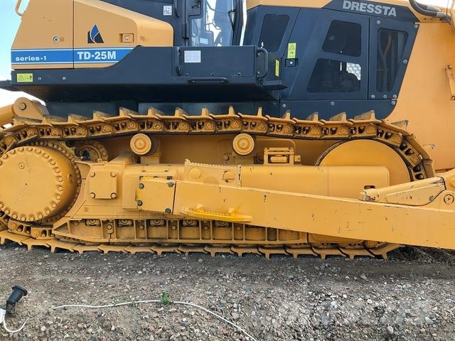 Dressta TD25M Buldozer sobre oruga