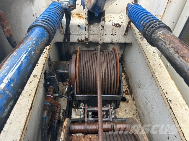 Enteco 8018 رافعات مجنزرة