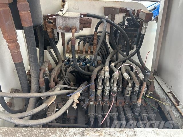 Enteco 8018 رافعات مجنزرة