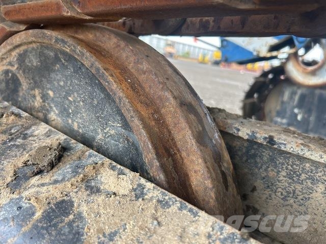 Enteco 8018 رافعات مجنزرة