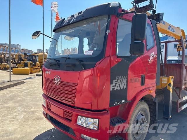 FAW J6L-180 Kamioni sa kranom