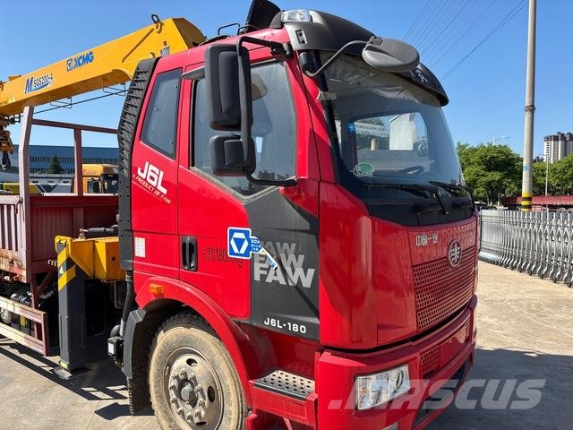 FAW J6L-180 Kamioni sa kranom