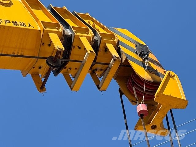 FAW J6L-180 Kamioni sa kranom