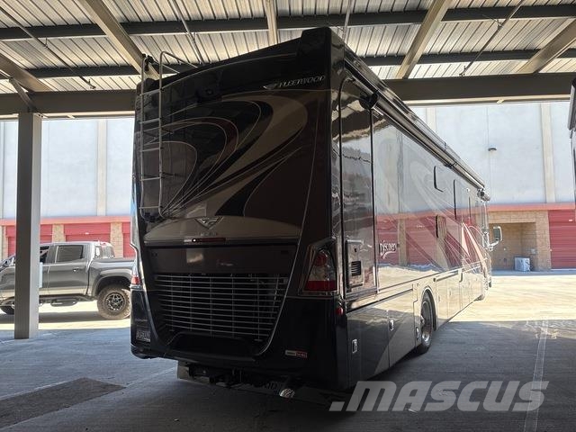 Fleetwood Discovery 39 Autocaravanas y caravanas