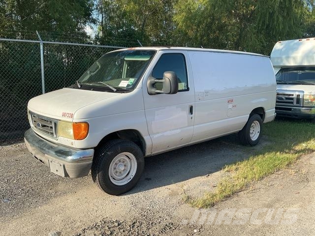 Ford E-150 Панельні фургони