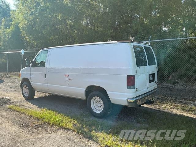 Ford E-150 Панельні фургони