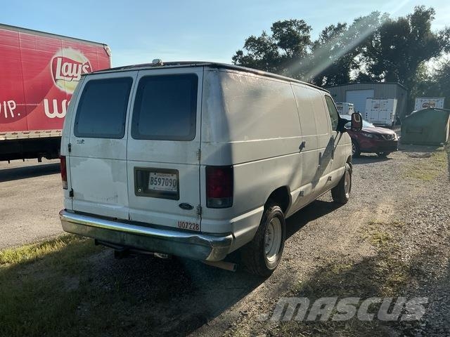 Ford E-150 Панельні фургони