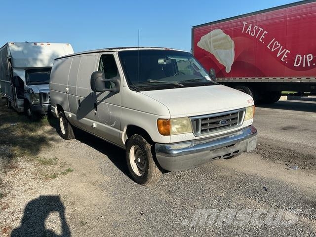 Ford E-150 Панельні фургони