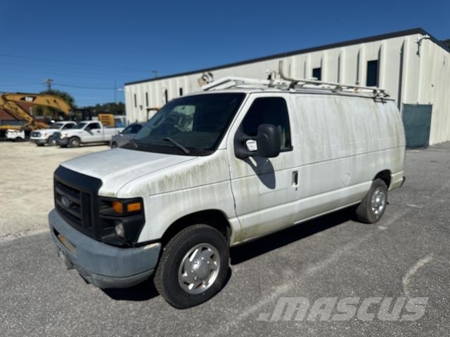 Ford E-150 Pakettiautot