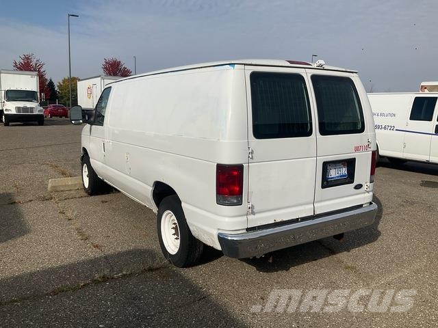 Ford E-150 Busy / Vany