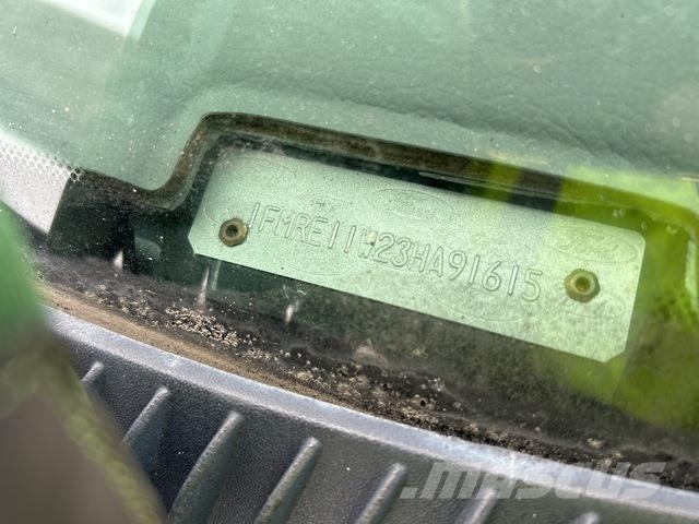 Ford E-150 XL Панельні фургони