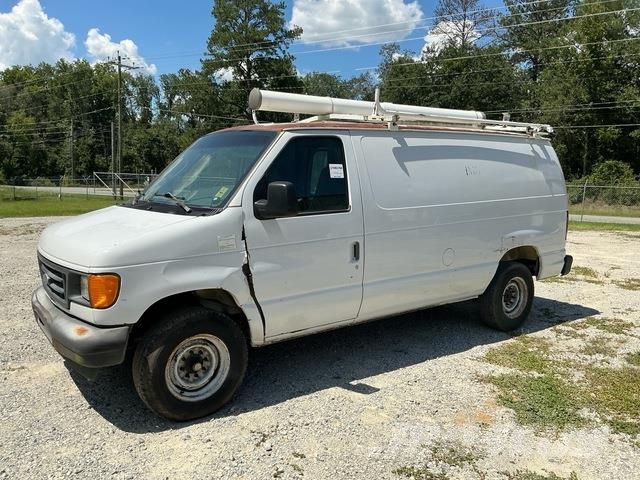 Ford E-250 Kaubikud