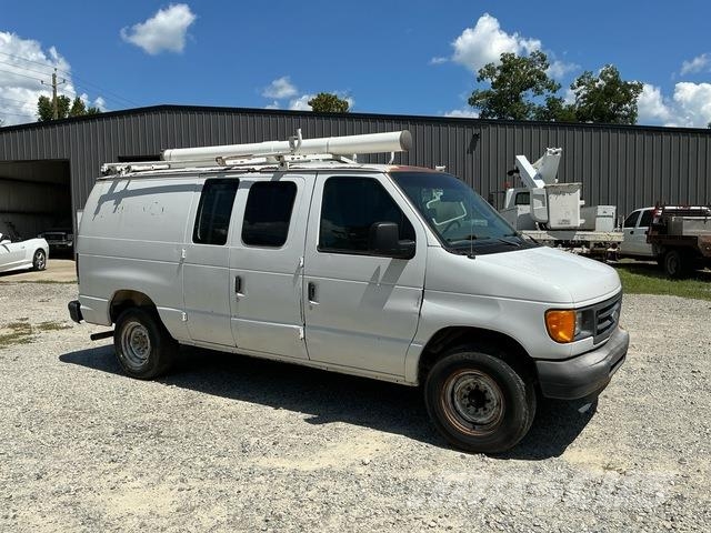 Ford E-250 Kaubikud
