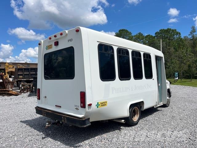 Ford E-350 Auto