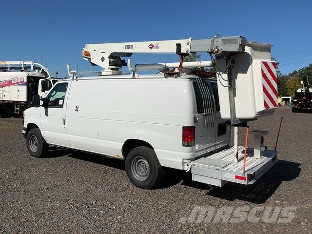 Ford E-350 Teherautóra szerelt emelők és állványok