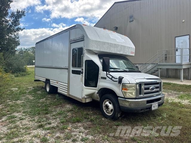 Ford E-350 Sunkvežimiai su dengtu kėbulu