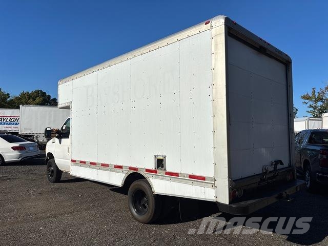 Ford E-350 Furgons