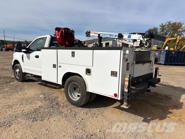 Ford E-350 Komunalna vozila