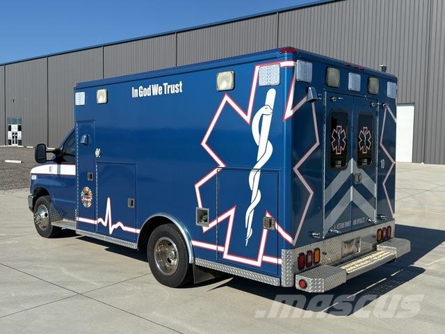 Ford E-350 Super Duty 救急車