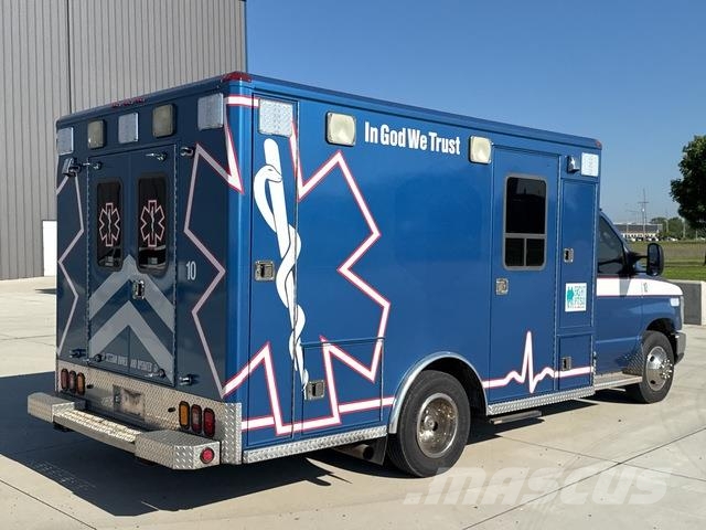 Ford E-350 Super Duty 救急車