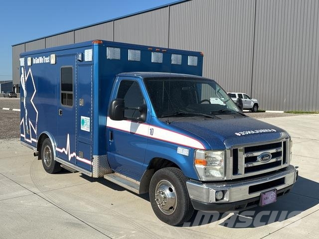 Ford E-350 Super Duty 救急車