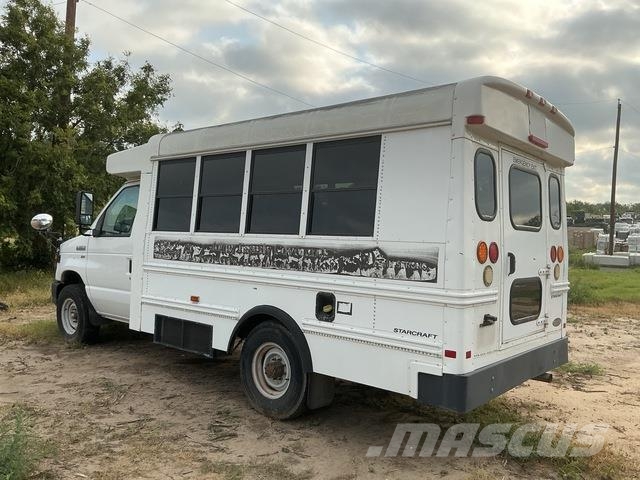 Ford E-350 Super Duty Minibusy