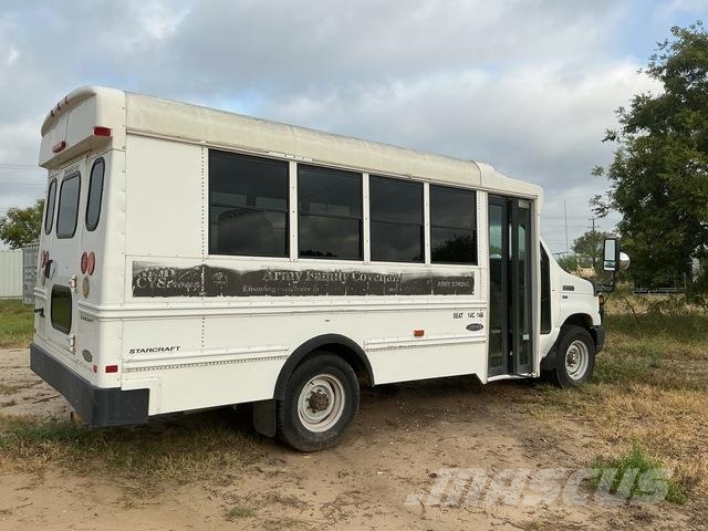 Ford E-350 Super Duty Minibusy