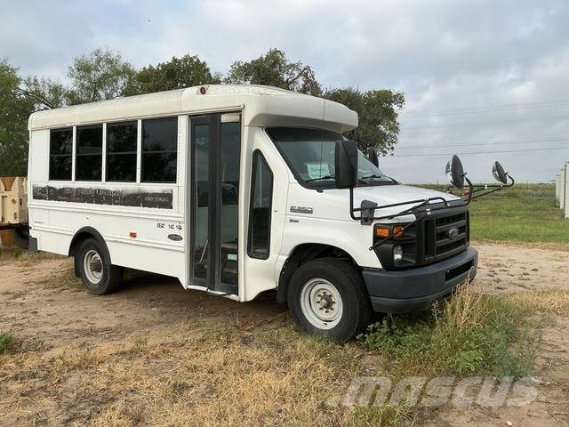 Ford E-350 Super Duty Minibusy