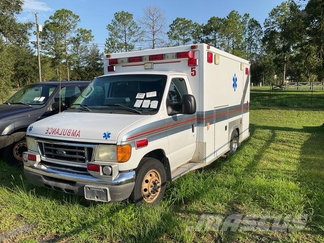 Ford E-350 Super Duty Sanitky