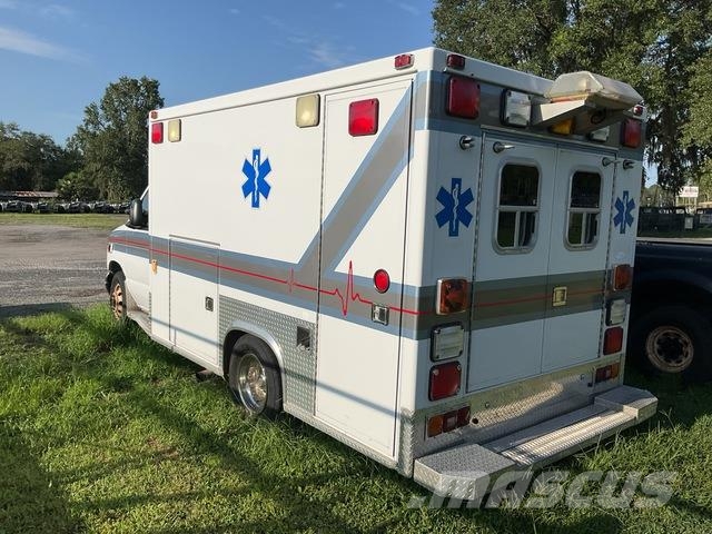 Ford E-350 Super Duty Sanitky