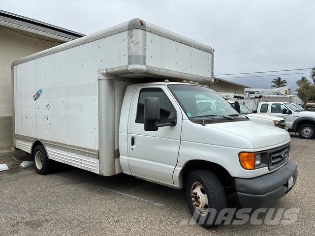 Ford E-450 Skříňová nástavba