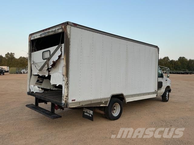 Ford E-450 パネルバン