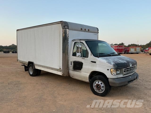 Ford E-450 パネルバン