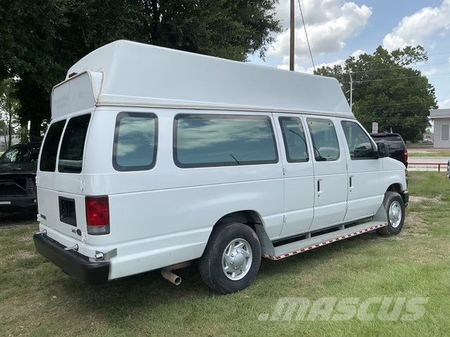 Ford E250 Auto's
