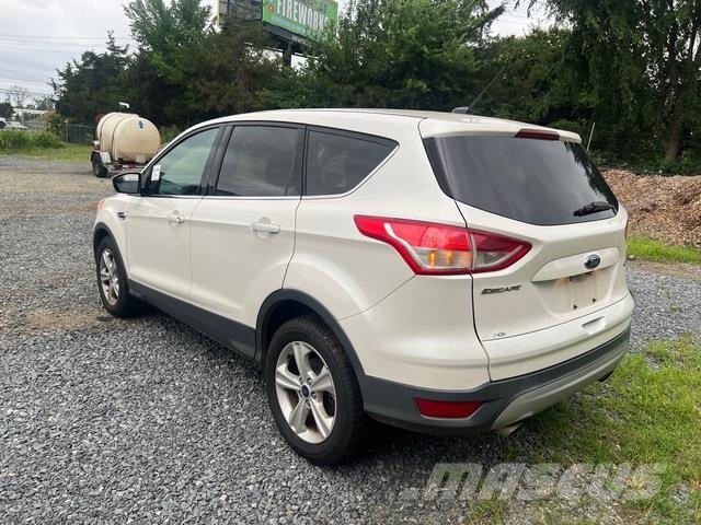 Ford Escape سيارات