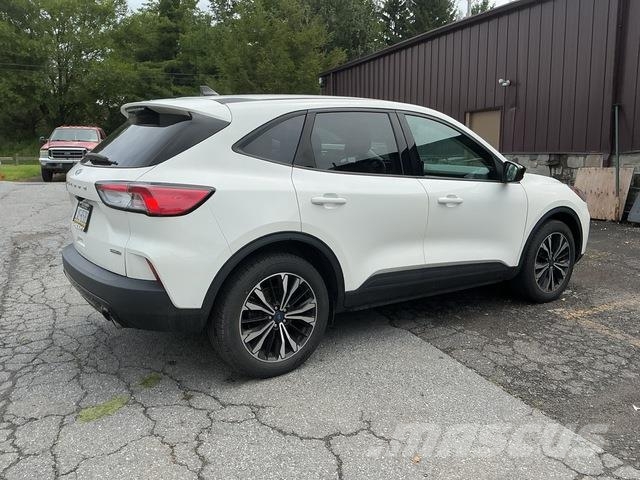 Ford Escape سيارات