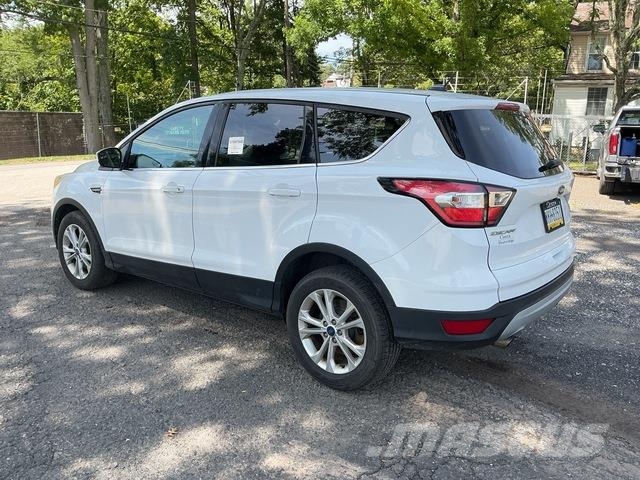 Ford Escape سيارات
