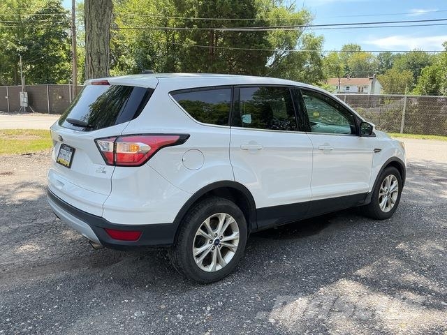Ford Escape سيارات