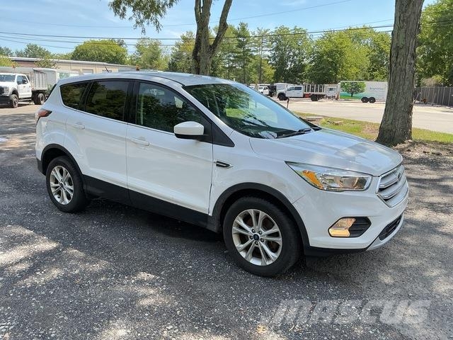 Ford Escape سيارات